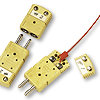 带内嵌铁氧体磁芯的小型和标准连接器