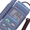 Thermomètre-hygromètre portable enregistreur avec interface.